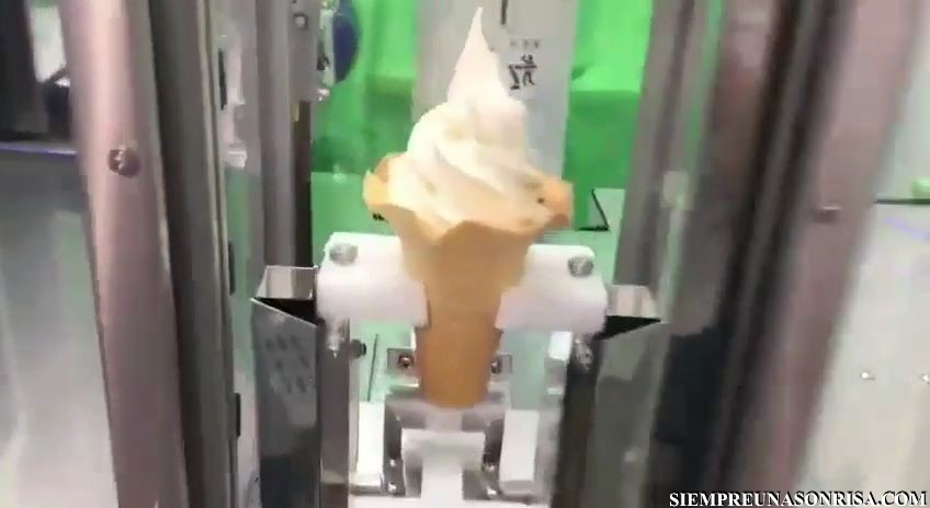 No te imaginas quien despacha en esta heladería de Japón