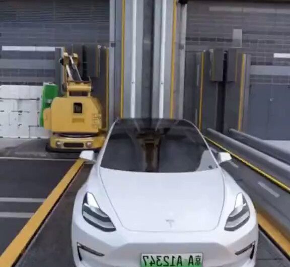 Como cambiar las baterías en un Tesla. xD