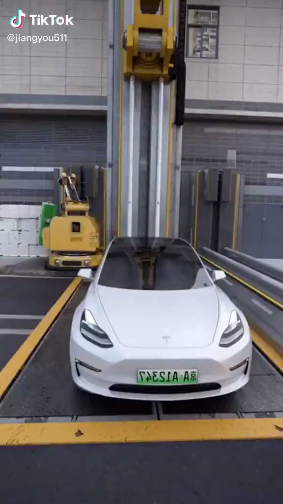 Como cambiar las baterías en un Tesla. xD