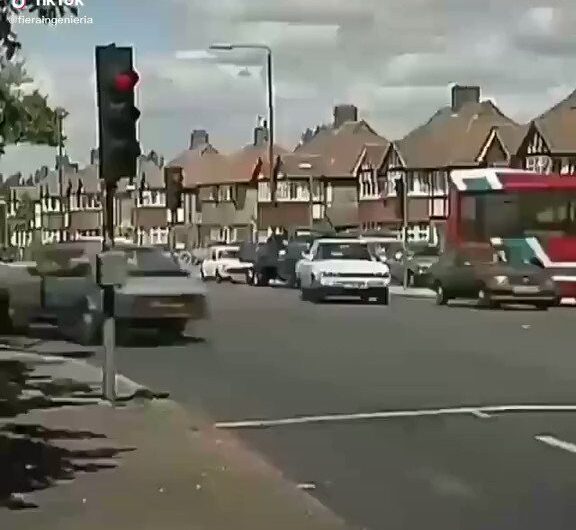 La forma más inteligente de cruzar una señal de tráfico